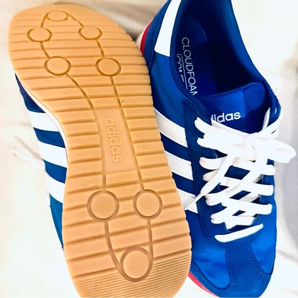 Adidas Women’s Run 70s 2.0 Blue and White Sneakers NWOT - Picture 7 of 8